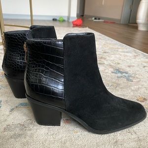 Never worn black alligator faux boots!